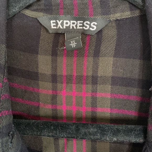 Express button up - Picture 2 of 5